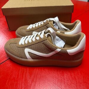 NIB STEVE MADDEN REFORMER TAN AND WHITE SNEAKERS